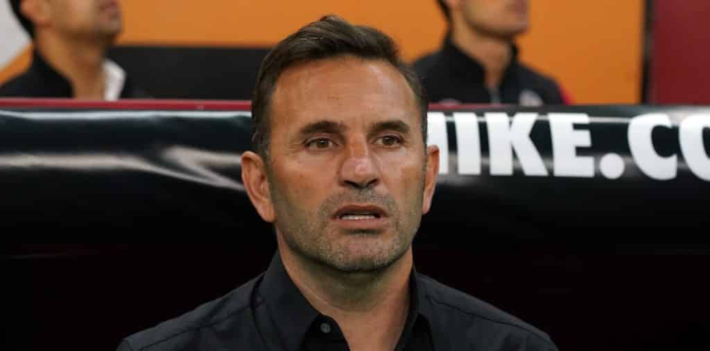 Galatasaray-Coach Okan Buruk kritisiert erst Referee Yasar Kemal Ugurlu und bedankt sich später