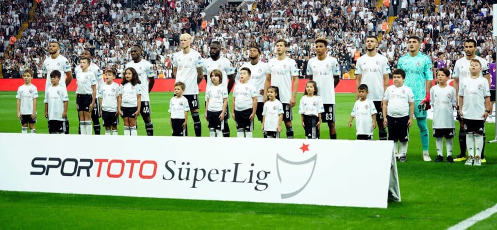 Co-Trainer Murray „verwirrt“ wegen Elfer-Situtation – Belözoglu „spielte gegen bessere Teams als Besiktas“