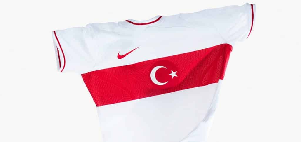 TFF stellt neue Nationaltrikots der Türkei vor