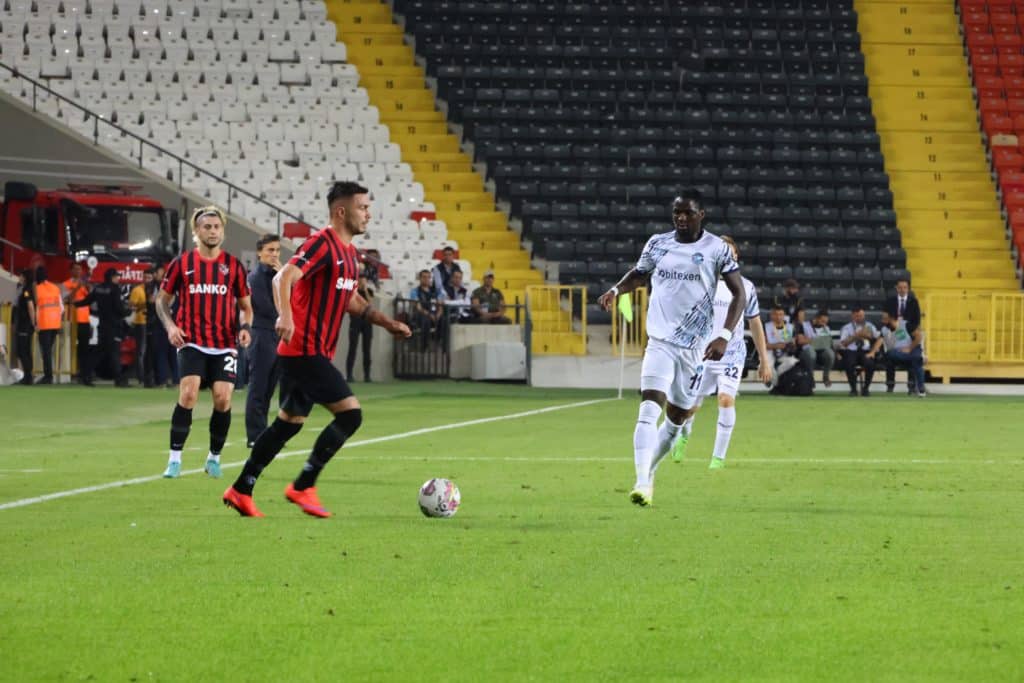 9. Spieltag: Adana Demirspor kann Überzahl gegen Gaziantep nicht nutzen Gaziantep Adana Demirspor