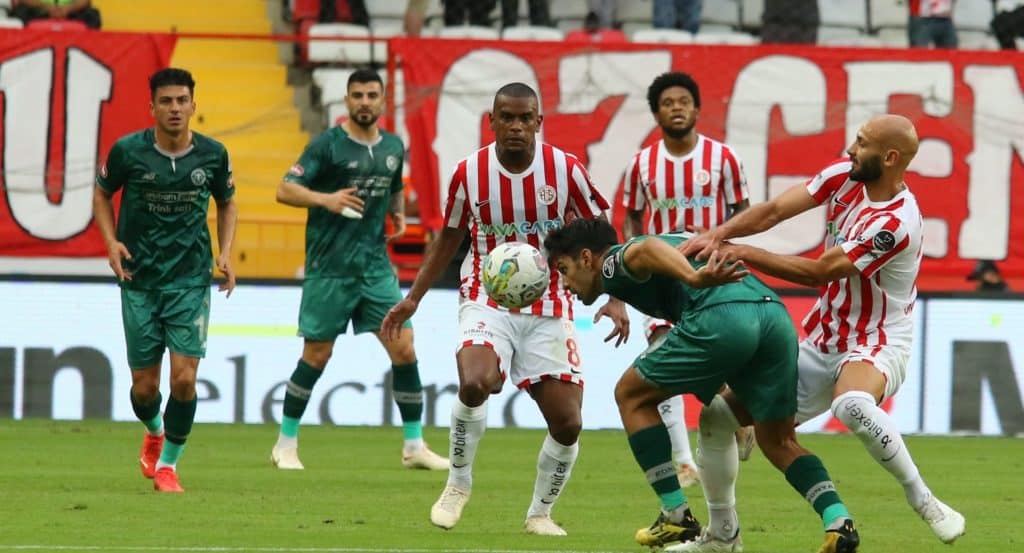Süper Lig-Samstag: Konyaspor rettet Punkt in Antalya – Last Minute-Sieg für Ankaragücü Antalyaspor Konyaspor