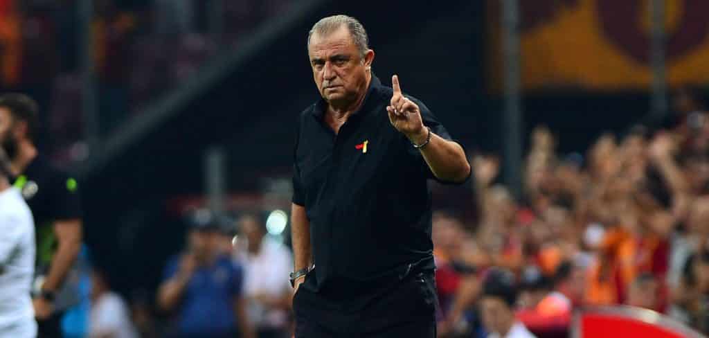Fenerbahce-Vereinsmitglied kauft signiertes Trikot von Fatih Terim für 100.000 TL