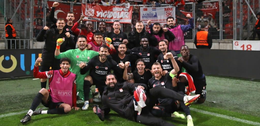 Conference League: Sivasspor erkämpft sich einen Punkt in Prag und sichert sich den Gruppensieg!