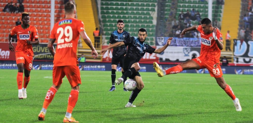 Rot für Belhanda im Mittelmeer-Derby: Adana Demispor holt in Unterzahl einen Punkt in Alanya