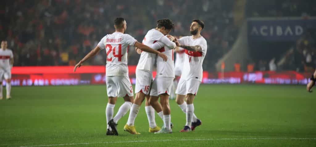 „Milli Takim“ mit überzeugendem 2:1-Sieg gegen Tschechien beim Abschiedsspiel von Schiedsrichter Cüneyt Cakir!