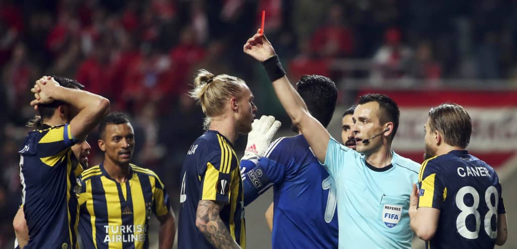 UEFA zieht Skandalschiedsrichter Ivan Bebek von Fenerbahce-Spiel zurück – Alle Referees der türkischen Teams