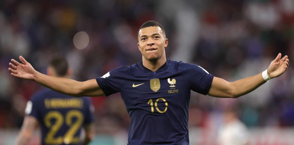 Kylian Mbappe unterstützt die „Schulter an Schulter“-Kampagne