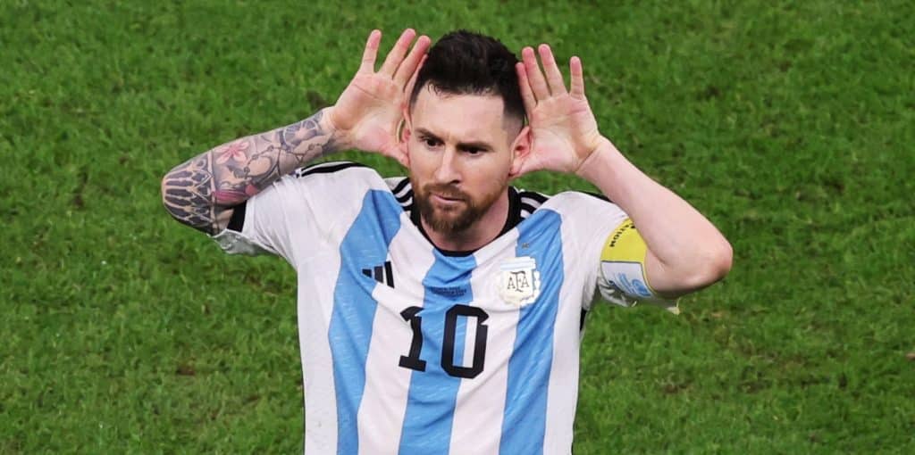 „Was schaust du so, Idiot?“ – Lionel Messi beleidigt vor laufender Kamera Wout Weghorst