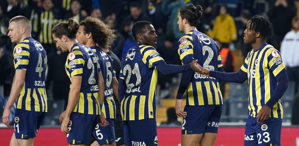 Fenerbahce schlägt Istanbulspor mit 3:1 und steht im Pokal-Achtelfinale
