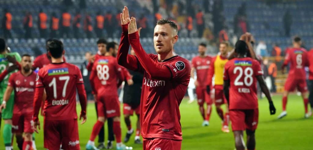 Süper Lig-Samstag: Selcun Inan verliert auch zweites Spiel mit Kasimpasa – Hatay und Giresun teilen Punkte