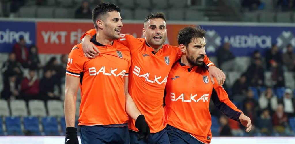 Süper Lig: Basaksehir schlägt Antalyaspor 2:0 – Ümraniyespor gewinnt 2:1 in Ankara