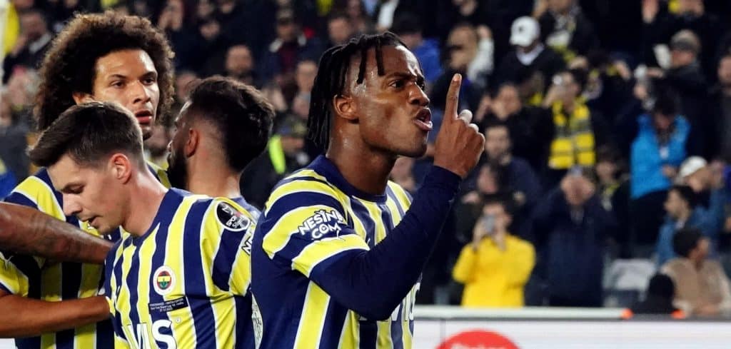 Fenerbahce schlägt Hatayspor 4:0 und übernimmt wieder Platz eins