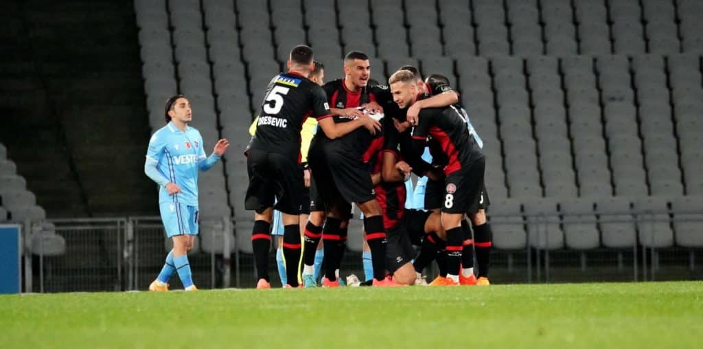 1:4-Pleite: Trabzonspor patzt gegen Fatih Karagümrük – Bartra fliegt vom Platz