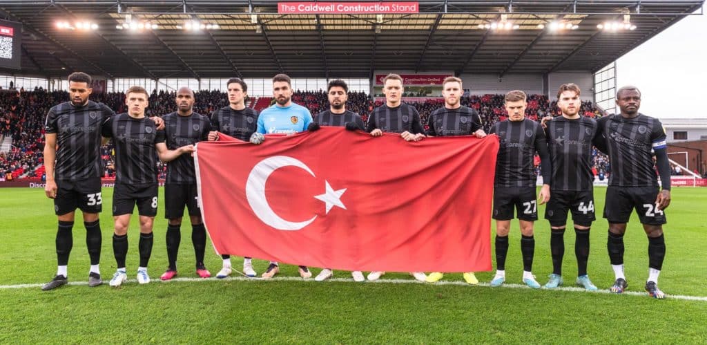 Hull City mit Türkei-Flagge nach Erdbeben: „Wir stehen zusammen“