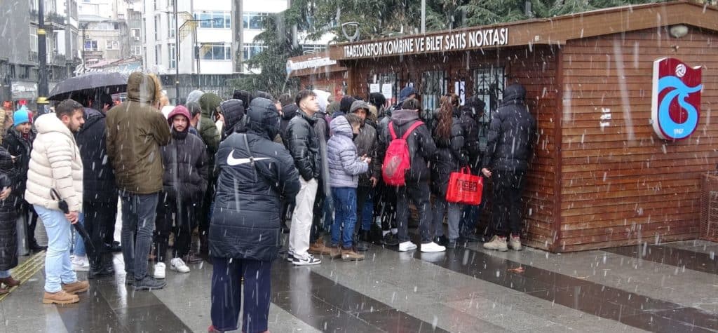 UECL: Trabzonspor lädt alle Fans, egal welcher Mannschaft zum Basel-Spiel ein – Einnahmen gehen an Erdbebenopfer