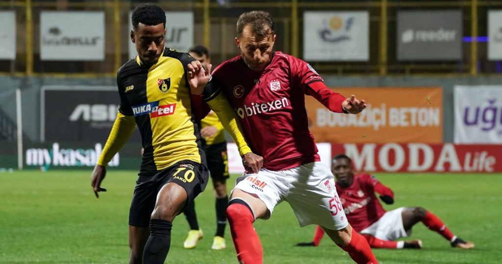 Istanbulspor gewinnt 3:0 und stürzt Sivas weiter in die Krise – Gradel fliegt erneut vom Platz