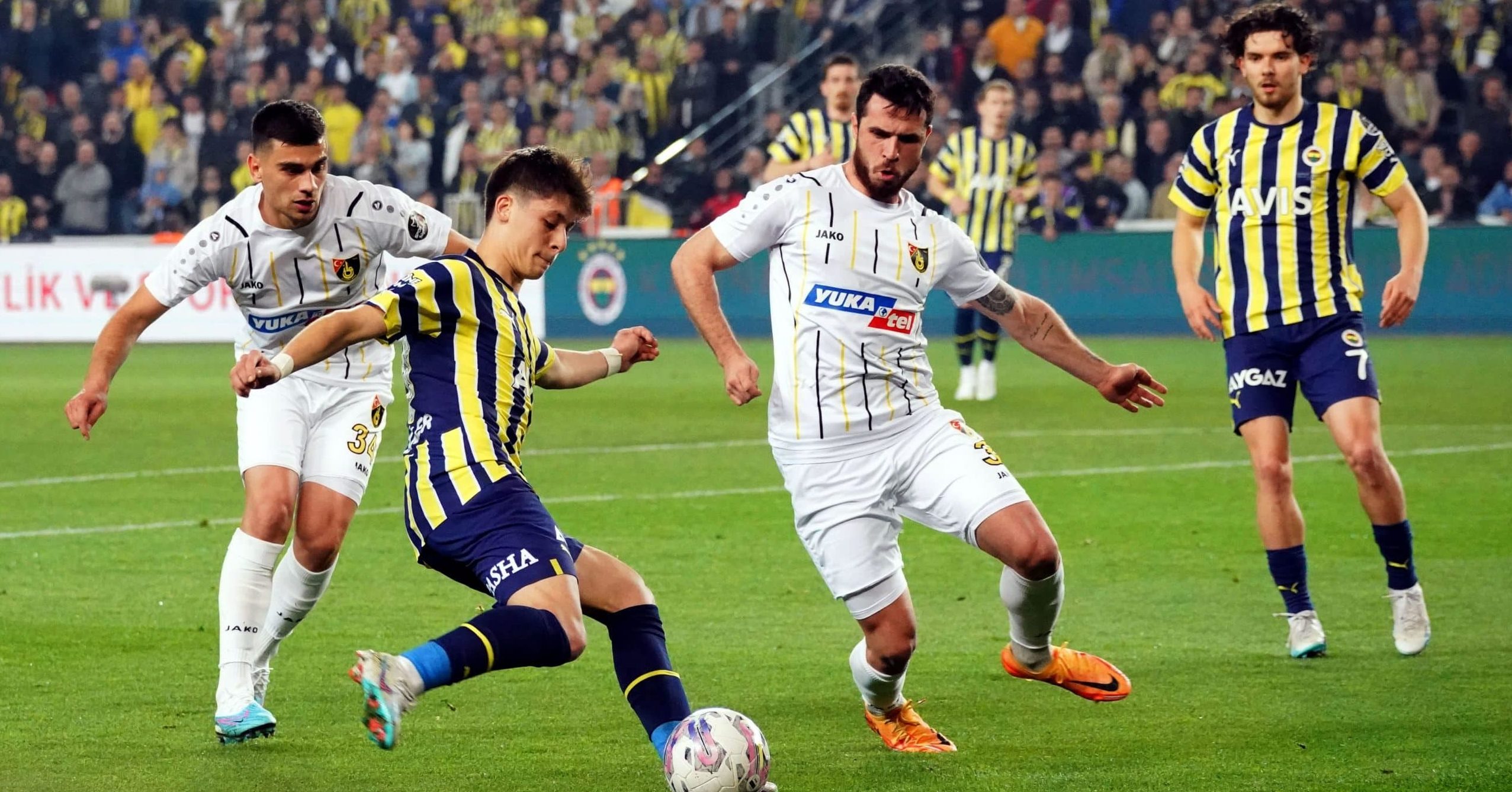 Fenerbahçe vs Zenit: A Clash of Titans on the Football Pitch