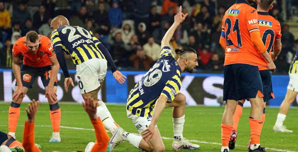 Fenerbahce schafft dritten Comeback-Sieg in Folge und schlägt Basaksehir 2:1