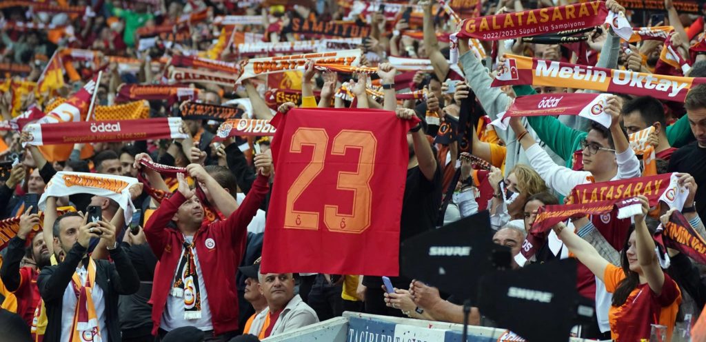 Erstmals seit 32 Jahren: Galatasaray gewinnt beide Derbys und fertigt Fenerbahce mit 3:0 ab