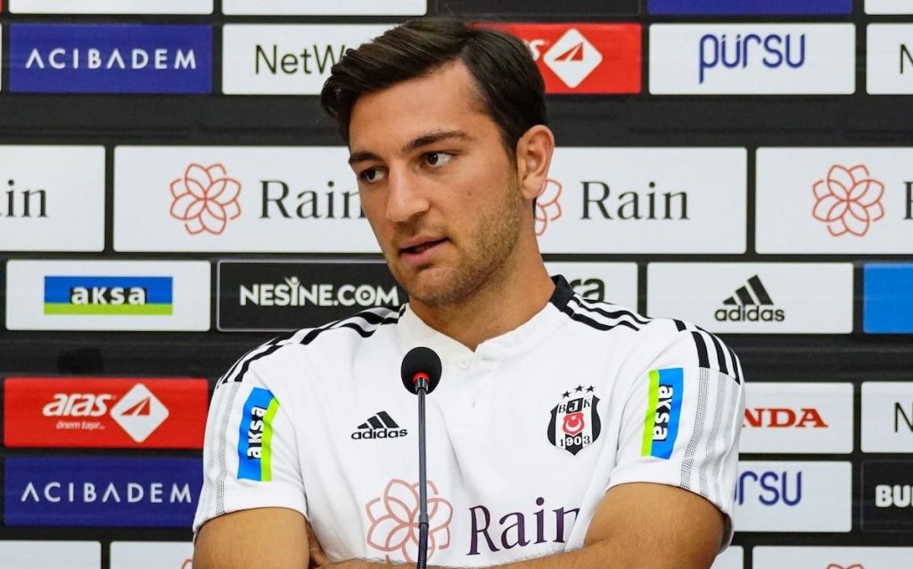 Nach Unfall und tätlichem Angriff im Straßenverkehr: Besiktas-Profi Emrecan Uzunhan verletzt und mit langer Zwangspause