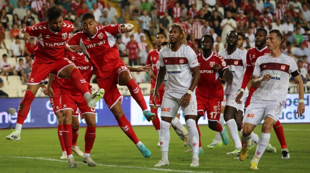 Süper Lig-Sonntag: Aufsteiger Samsunspor holt Punkt in Sivas – Adana schlägt Rize 2:1
