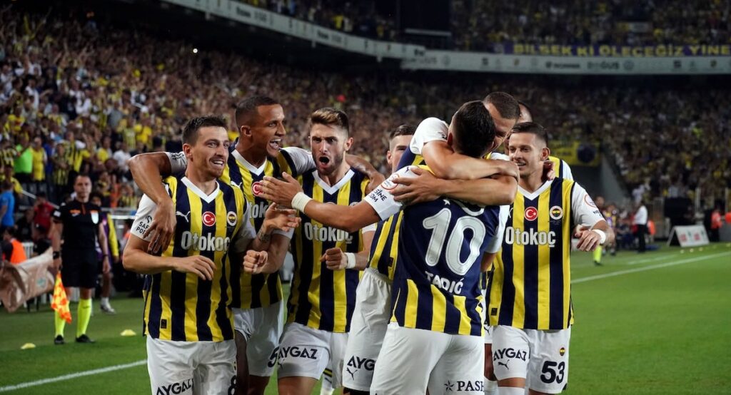 Erfolgreicher Saisonauftakt sorgt für strahlende Gesichter bei Fenerbahce vor Conference League-Rückspiel