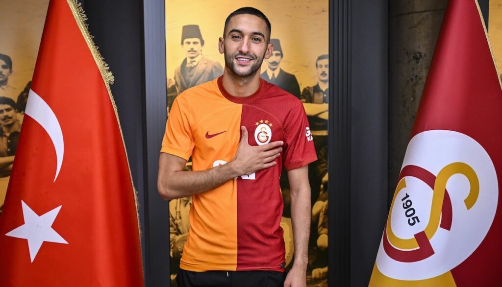 Galatasaray gibt Transfer bekannt und stellt Ziyech vor 50.000 Fans im Stadion vor