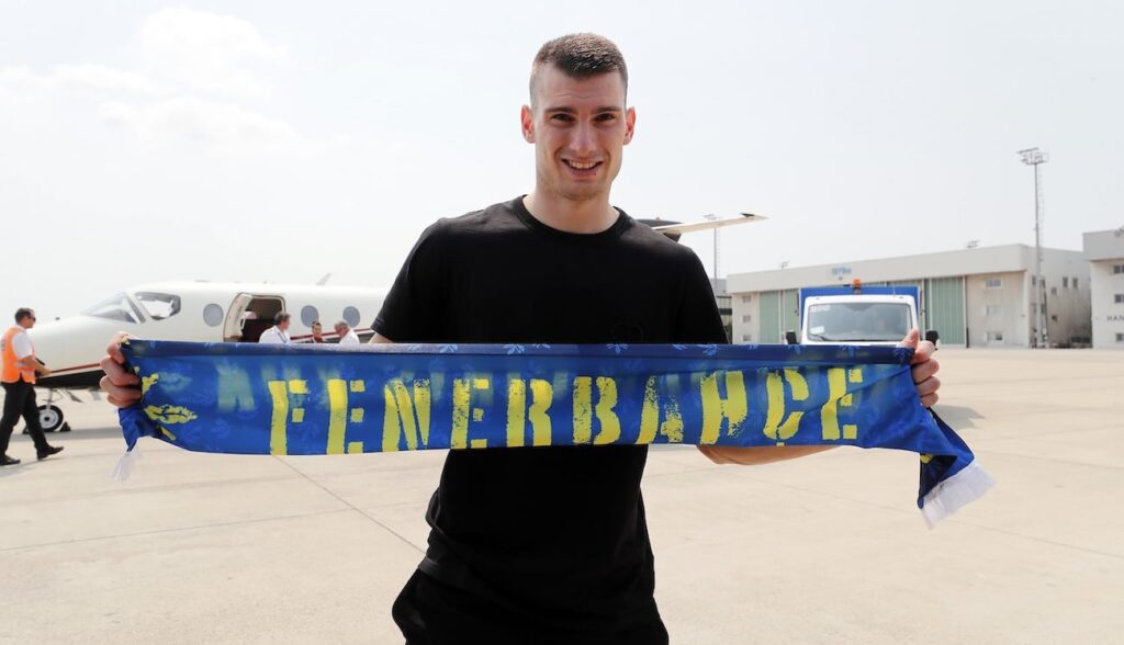 Fenerbahce: Livakovic in Istanbul eingetroffen