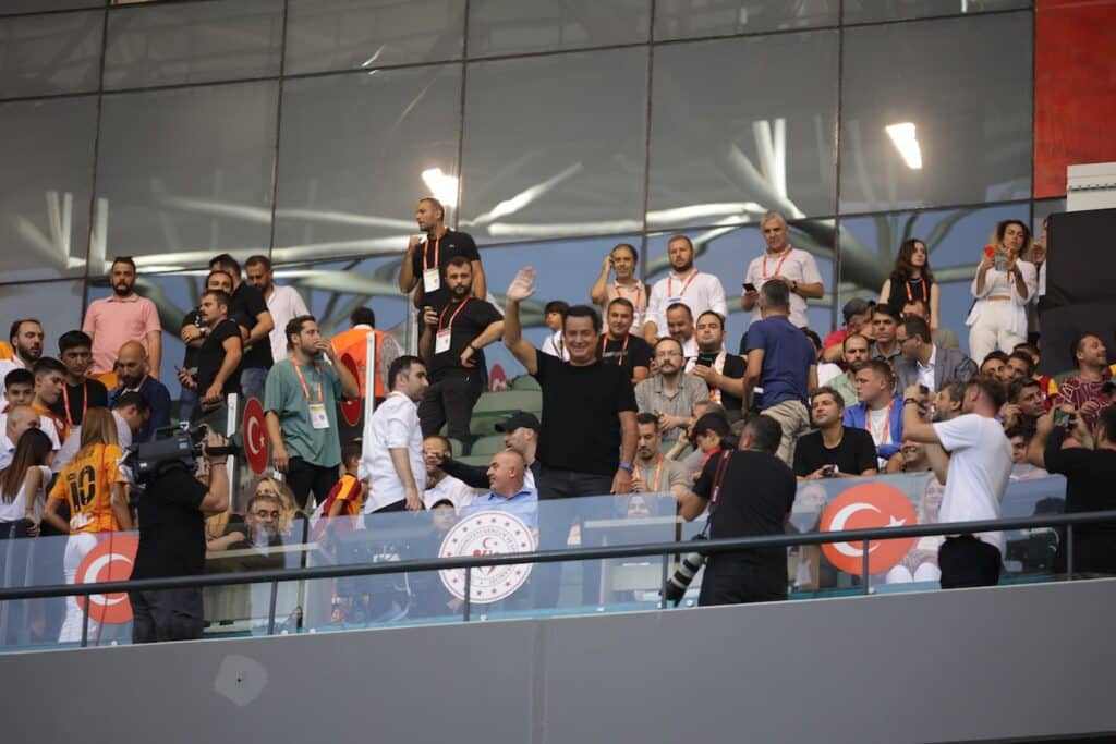 Acun Ilicali verkündet Ende seines Investments in Irland – TV-Mogul will in einem anderen Land aktiv werden