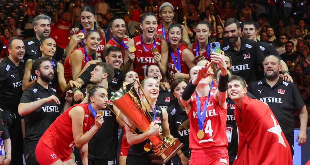Türkei schreibt Geschichte: Frauen-Volleyball-Nationalmannschaft erstmals Europameister