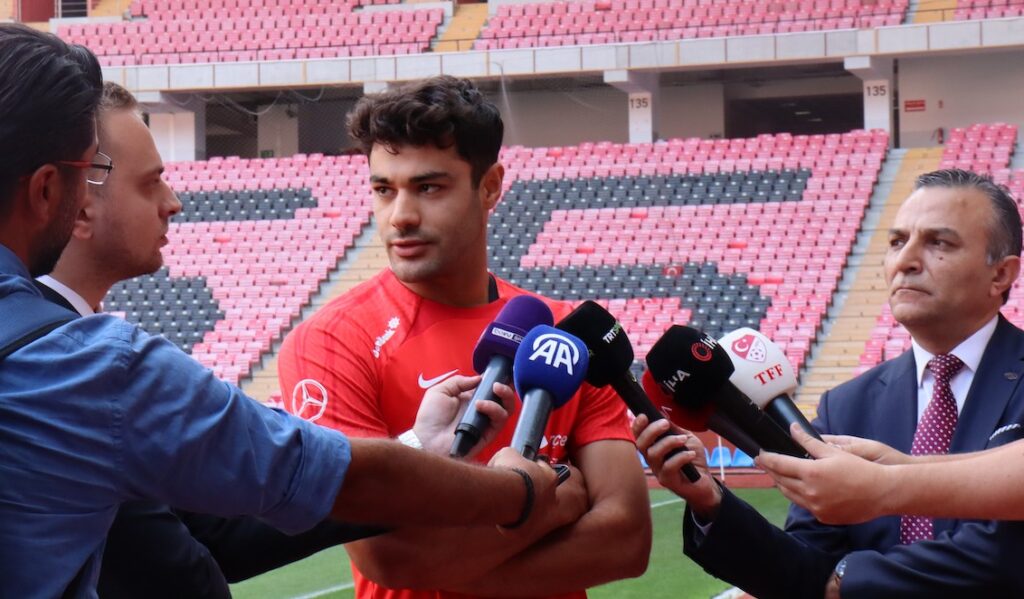 Ozan Kabak: „Natürlich denke ich, dass ich es verdiene zu spielen“