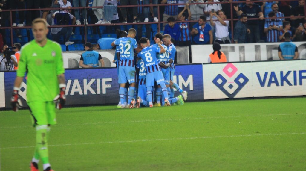 Trabzonspor gewinnt Topspiel gegen Besiktas mit 3:0