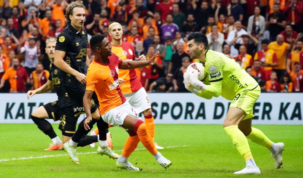 Galatasaray dreht Rückstand und schlägt Ankaragücü mit 2:1 – Zaha mit Debüttreffer