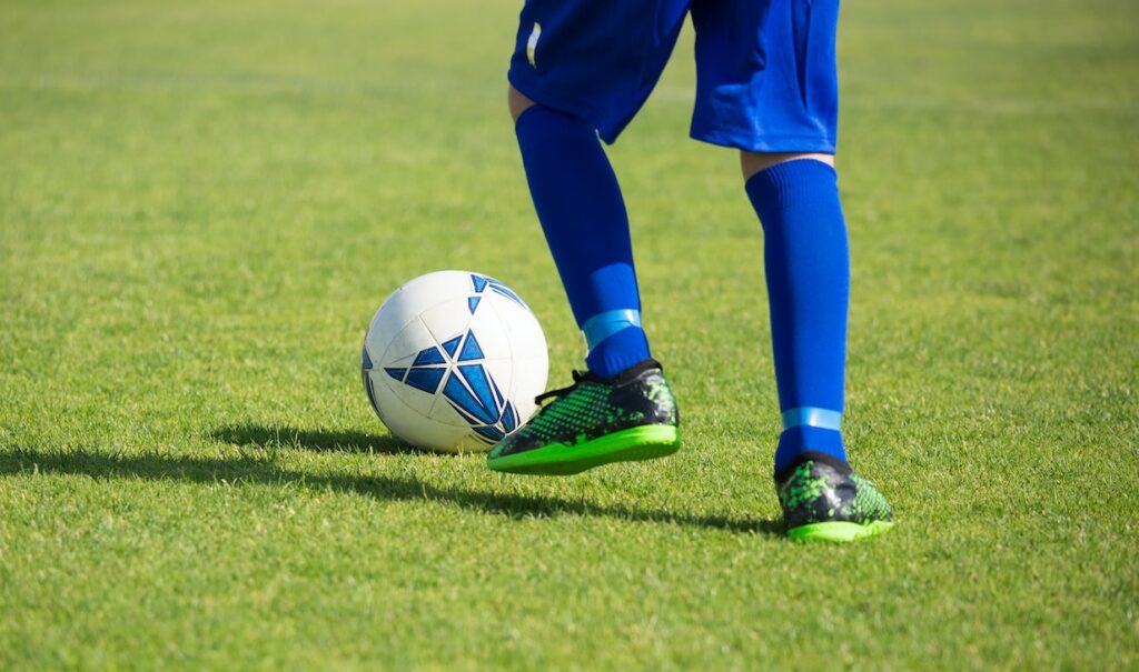 Gesunde Beine, starker Schutz: Alles über Schienbeinschoner im Fußball