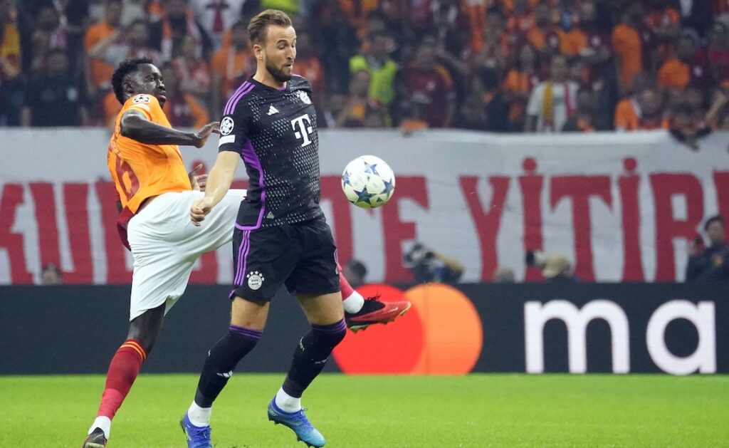 Trainer Okan Buruk stellt Galatasaray-Startelf für FC Bayern-Spiel erneut um