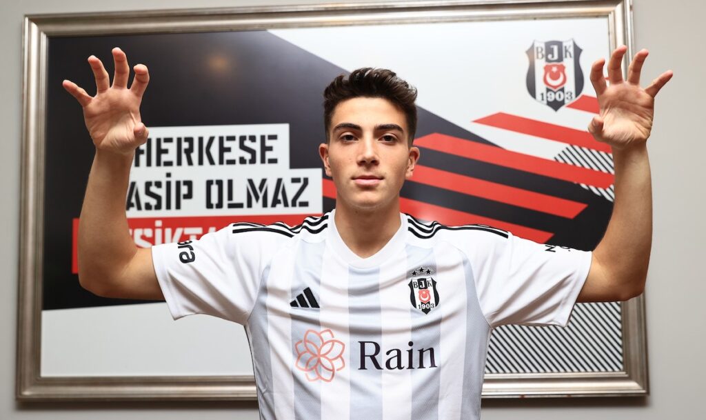 Besiktas: Eigengewächs Yakup Arda Kilic unterschreibt Profivertrag