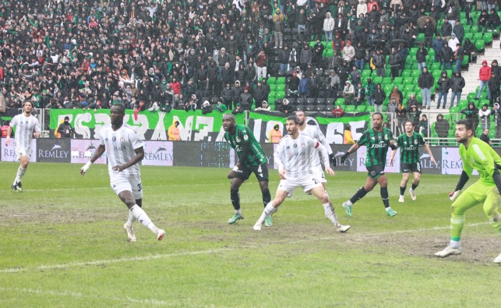 Besiktas gewinnt Süleyman Seba-Gedenkspiel in Sakarya mit 2:1