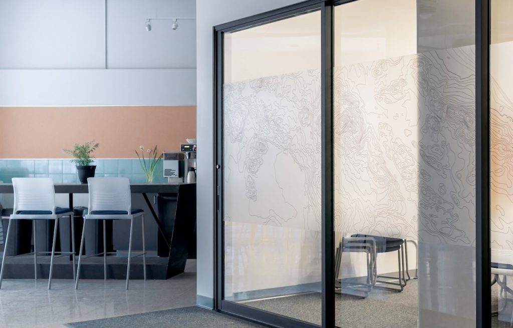 Wie moderne Badezimmergestaltung aussieht