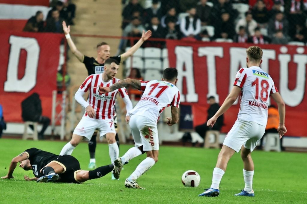 Antalya mit Sergen Yalcin im Mittelmeer-Derby gegen Alanya nur 0:0 – Gaziantep vergibt Sieg gegen Pendik