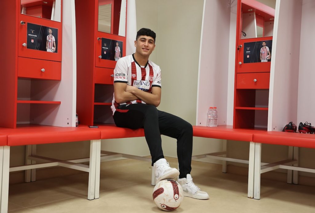 Top-Talent Yunus Emre Konak wechselt zum FC Brentford – Sivas streicht Millionen ein