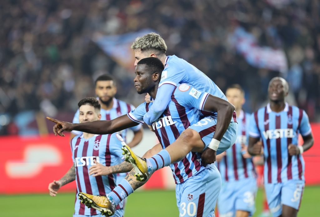 Trabzonspor gewinnt Schwarmeer-Derby gegen Samunspor mit 2:1