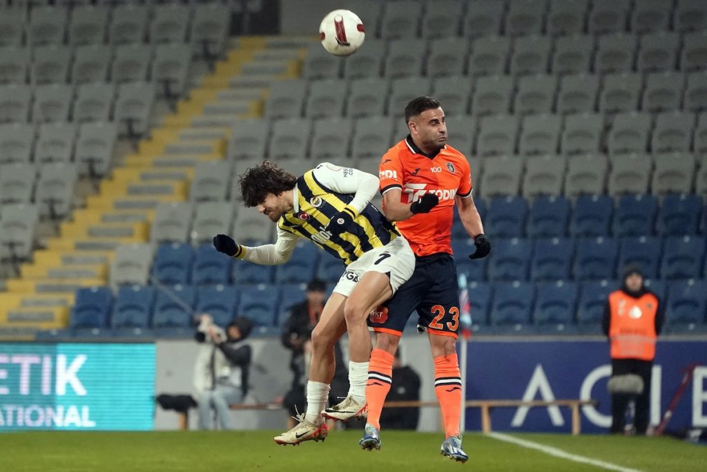 Fenerbahce ringt dezimiertes Basaksehir dank Last-Minute-Treffer mit 1:0 nieder