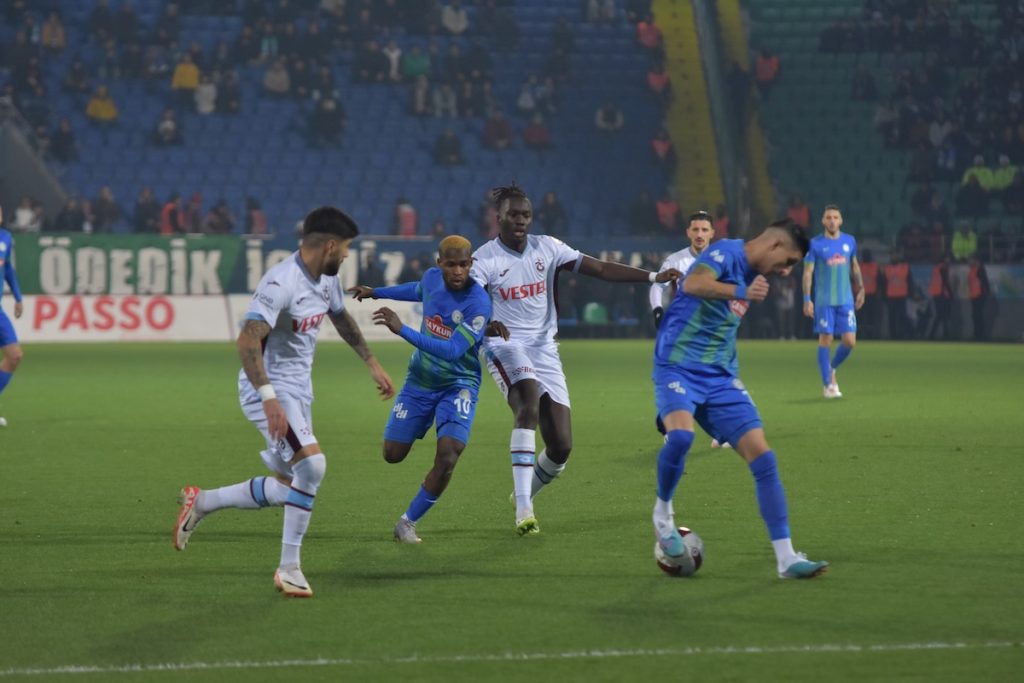 Trabzonspor verliert Schwarzmeer-Derby in Rize 0:1