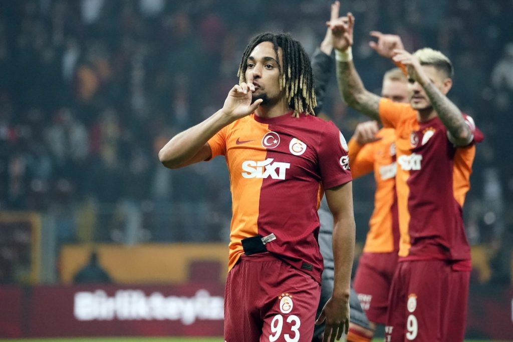 Galatasaray soll erneut an einer Rückholaktion von Sacha Boey feilen