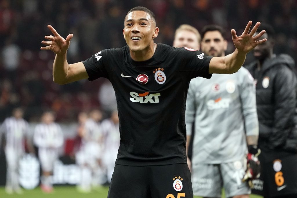 Okan Buruk zum Linksverteidiger-Transfer – Carlos Vinicius freut sich über Wechsel und Debüttor