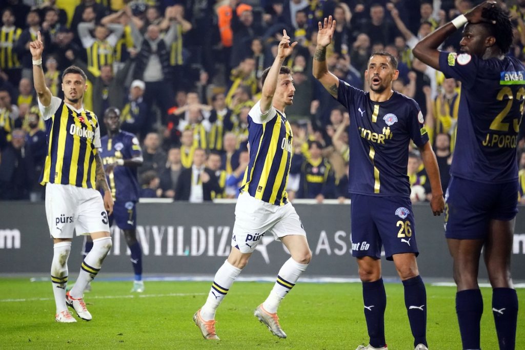 Fenerbahce schlägt Kasimpasa nach Last-Minute-Elfer 2:1