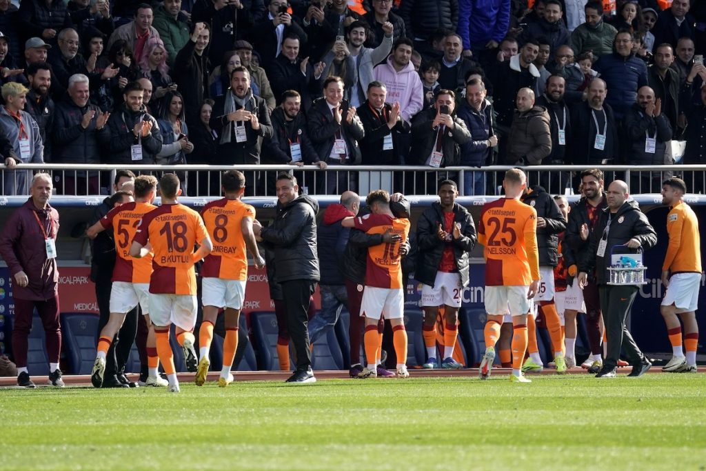 Als Ligaprimus in die Ligapause: Galatasaray gewinnt irre Partie gegen Kasimpasa mit 4:3