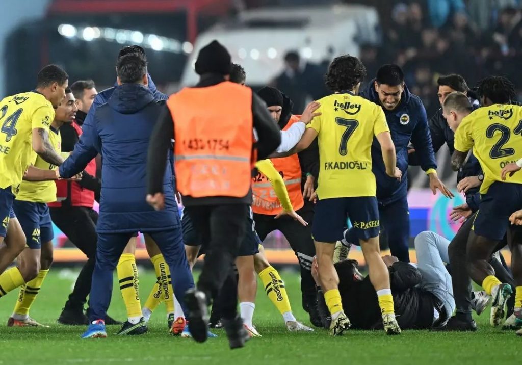 Vorfälle in Trabzon: Drei Fenerbahce-Spieler an Disziplinarausschuss verwiesen