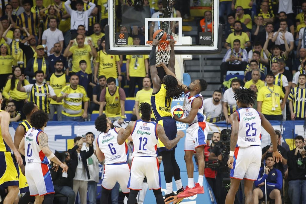 Euroleague: Fenerbahce Beko zieht in Playoffs ein – Anadolu Efes nach 100:55 gegen Roter Stern im Play-In