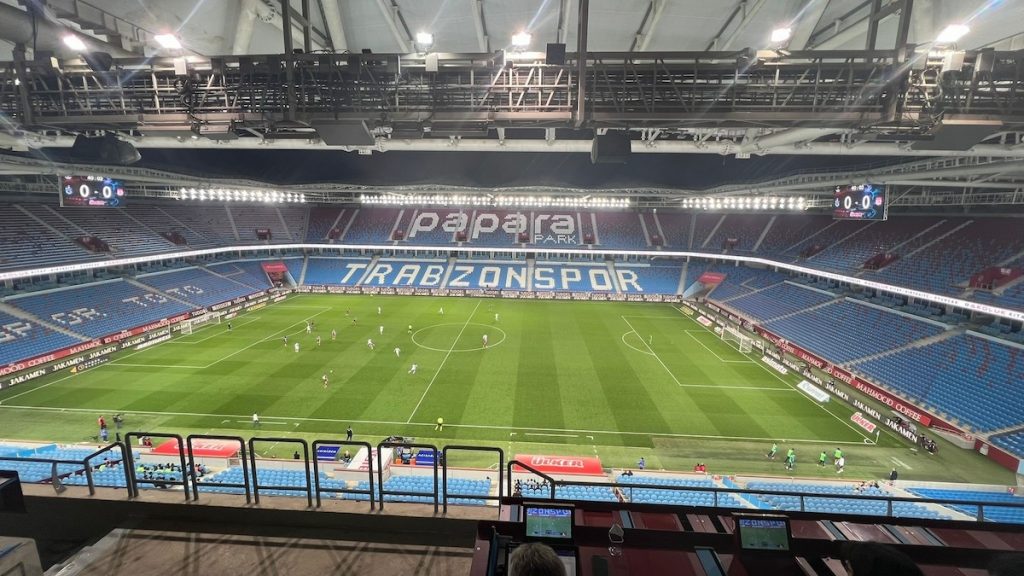 Partie in Trabzon: Dürfen Fenerbahce-Fans im Parara Park auf der Tribüne Platz nehmen?